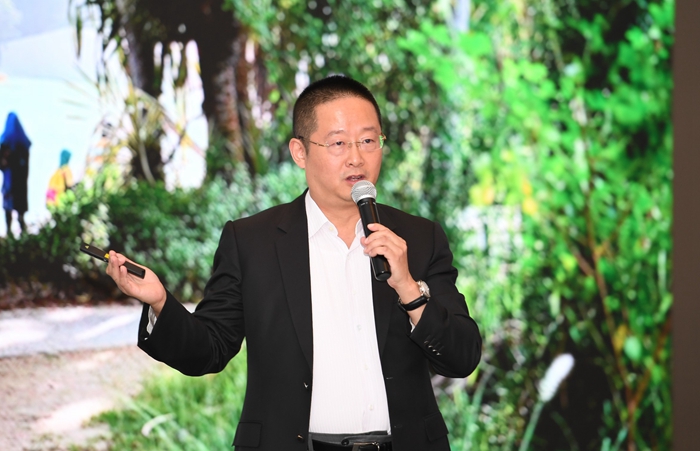 广东优凯科技有限公司研发总监曾晖作了"洗涤剂浓缩化及洗衣